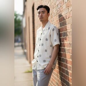 Eighth Avenue Cream Shirt with Black Design button down size S